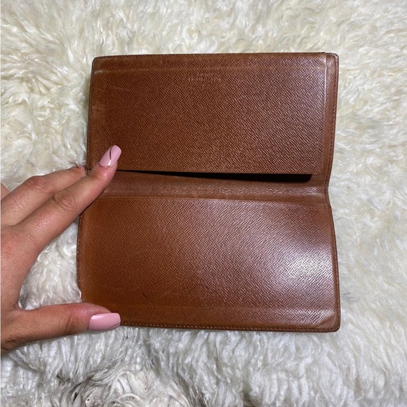 Authentic Louis Vuitton checkbook holder/ wallet - Picture 2 of 3